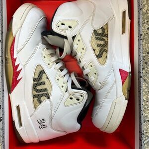 Stylish White and Red Men's Sneakers